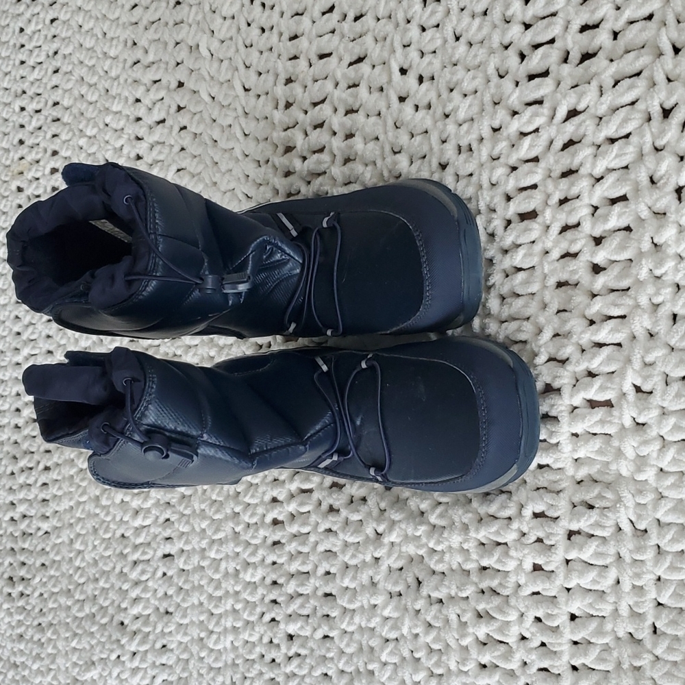 Snow boots